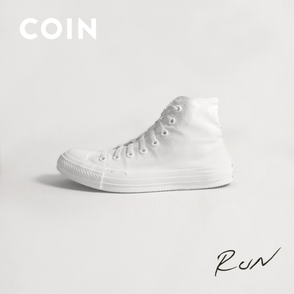 Обложката на сингъла Run